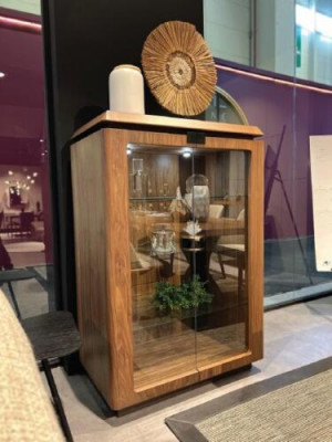 Luxus Holz Vitrine Anrichte Design Schränke braun Möbel Schrank Neu